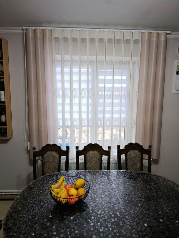 Jaluzele de tip perdea